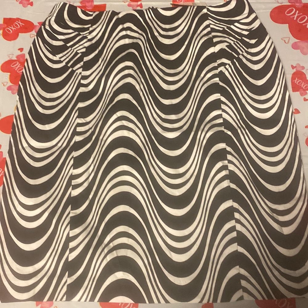 Nay & Co Black & White abstract skirt size 8